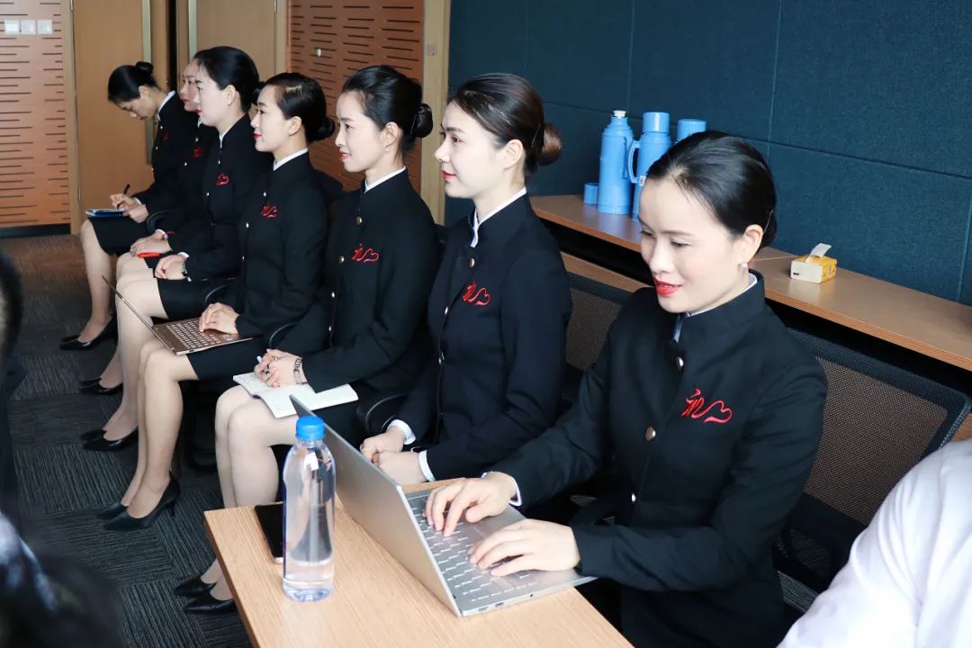 提升服務(wù)品質(zhì)，打造專業(yè)形象 谷田稻香攜手東方禮儀華平生團(tuán)隊(duì)開(kāi)展服務(wù)禮儀培訓(xùn)